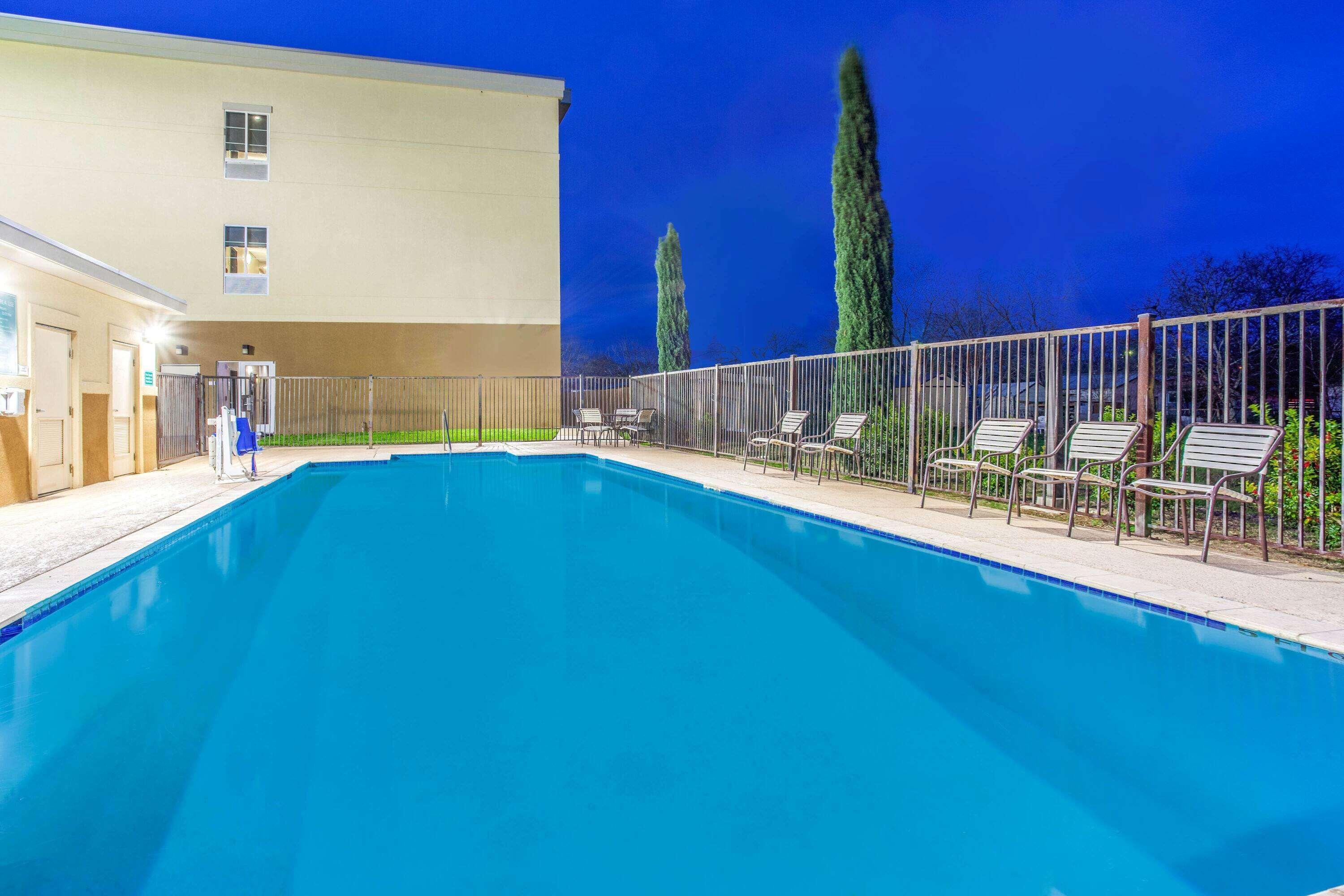 Hotel La Quinta By Wyndham Gonzales Tx Exterior foto